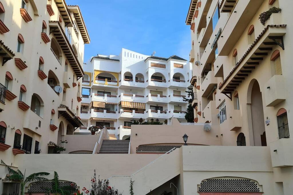Estepona Port Beachside Apartment - Marina Bay Exterior foto